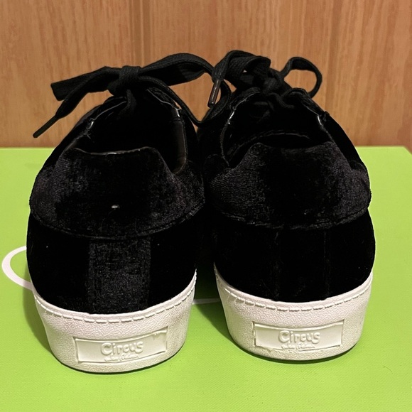 Circus Sam Edelman Caprice Velvet Sneaker - Picture 7 of 11
